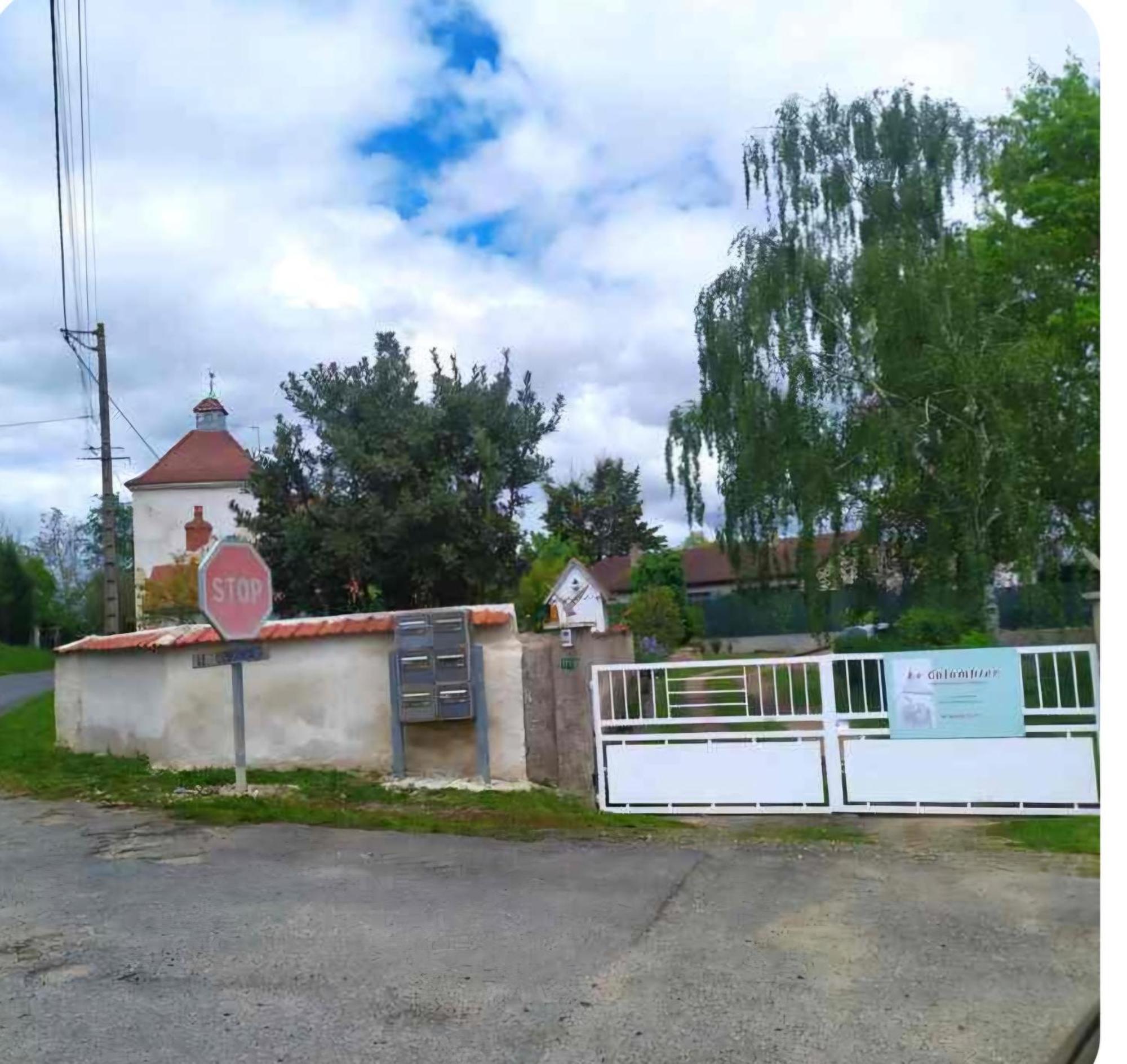 Chambre Dans Colombier A 10 Mn De Vichy Luaran gambar